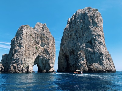 boat-toru-faraglioni-capri-italy Faraglioni, Capri Island private boat tour